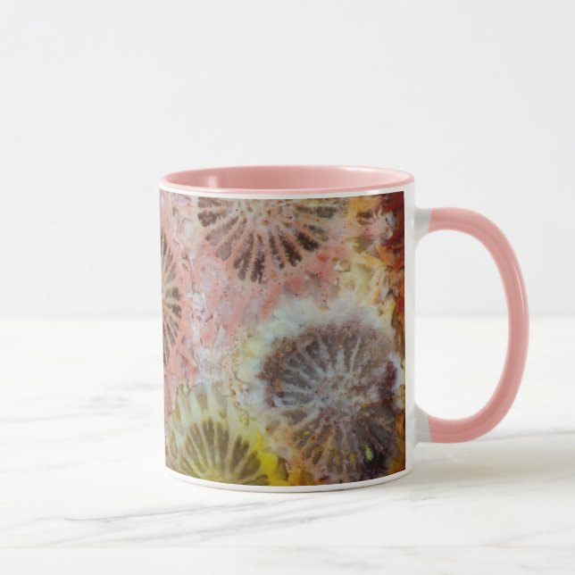 Närbild på rosa korall mugg (Höger)