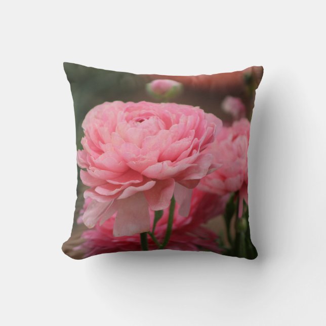 Närbild på rosa ranunkel kudde (Framsida)