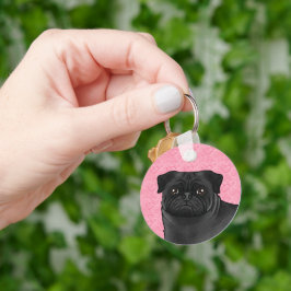 Närbild på svart Pug-hundhuvud på rosa kärlekshjär Nyckelring