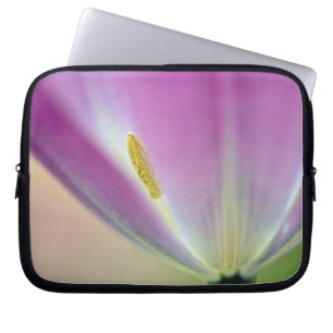 Närbild på undersidan av tulpanblomma, Kuekenhof 3 Laptop Sleeve