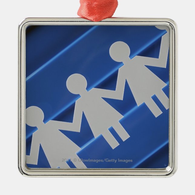 Närbilden av papper kedjar dockor julgransprydnad metall (Framsidan)