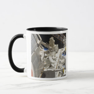 Närbilden beskådar av delar mugg