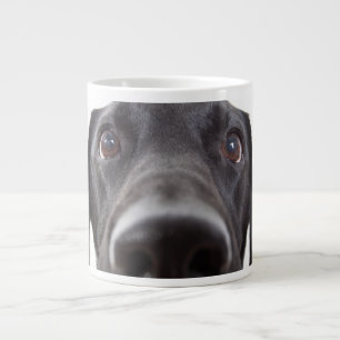 Närbildsporträtt av svart labrador jumbo mugg