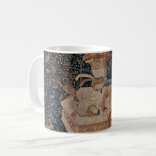 Narcissus at the Well, Medieval Tapestry Kaffemugg (Framsida vänster)