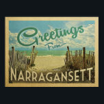 Narragansett Poster Beach Vintage resor<br><div class="desc">I den här Hälsning-vintagen från Narragansett-vykort finns en sandstrand med vackra turkoshavet vatten och över havet,  ett blå himmel med gigantiska vita moln. I vintage resor stil.</div>