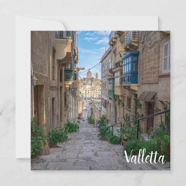 Narrow stone street i Malta (Framsida)