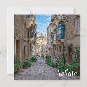 Narrow stone street i Malta