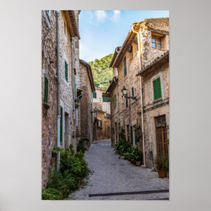 Narrow street i byn Valldemossa - Mallorca Poster