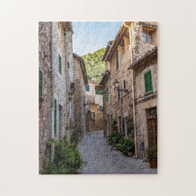 Narrow street i byn Valldemossa - Mallorca Pussel (Vertikal)