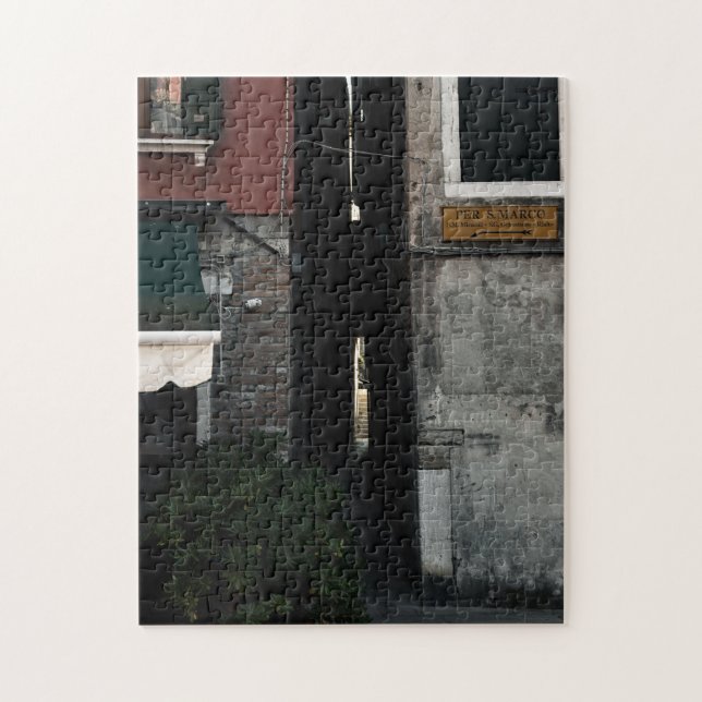 Narrow venetian alleyway (2024) pussel (Vertikal)