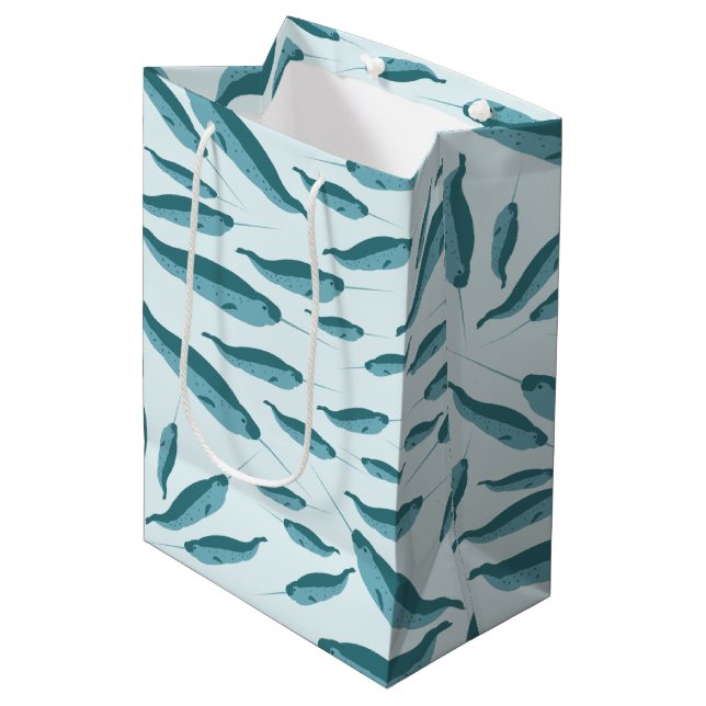 Narwhal i Blå oceanen Mönster (Framsidan Vinklad)