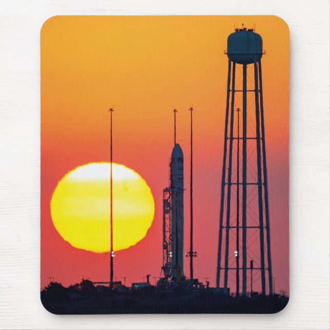 NASA Antares-raket startar i soluppgången Musmatta (Framsidan)