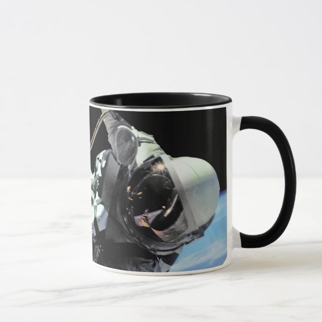 NASA Första amerikanska astronaut rymdpromenad fot Mugg (Höger)