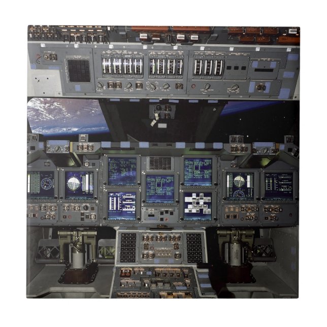 NASA rymdfärja cockpit fönsterutsikt över jordens  Kakelplatta (Framsidan)