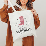 Nash Bash Nashville Cowgirl Bachelorette Party Tygkasse<br><div class="desc">Välkomna vänner till din disco cowgirl eller westerna temed bachelorette helg med den söta personligen tote bags. Utformningen har en dammig bild av ro rosa cowboystart med "Nash Bash" under. Gör den till din genom att lägga till bridens namn i skript och året i romerska siffror.</div>