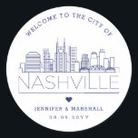 Nashville Skyline | Wedding Welcome Navy Runt Klistermärke<br><div class="desc">Enhance your wedding welcome packages or event party favors with a custom set of welcome stickers! These elegant yet minimal-style stickers are tailored for a wedding taking place in the beautiful city of Nashville. They feature a modern deco skyline with the name of the city integrated underneath. All elements of...</div>