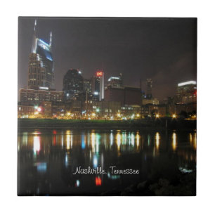 Nashville, Tennessee Skyline på natten Kakelplatta
