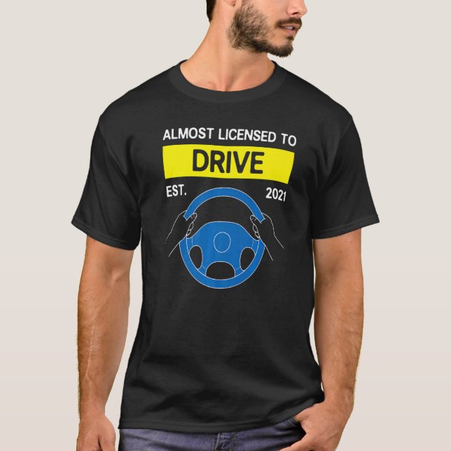 Nästan licensierad att köra 2021-inlärarens tillst t shirt (Framsida)