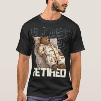 Nästan Pensionerad Björn i Pyjamas Avslappnad Fisk T Shirt