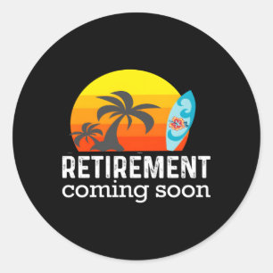 Nästan pensionerad retiret kommer snart och går ti runt klistermärke