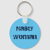Nasty Woman, nödlidande text på himlar blå
