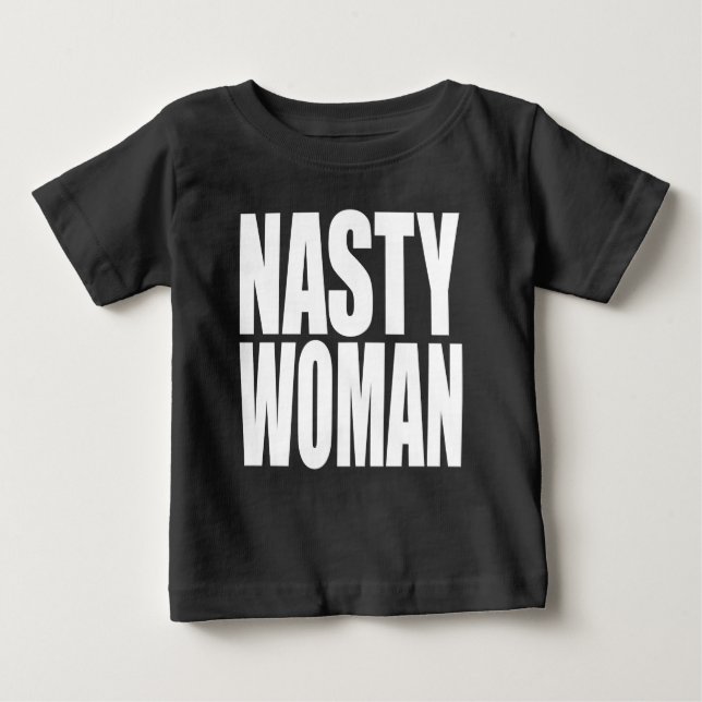 "NASTY WOMAN" TEE (Framsida)