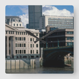 Nat Väster i Torn 42 City of London Fyrkantig Klocka