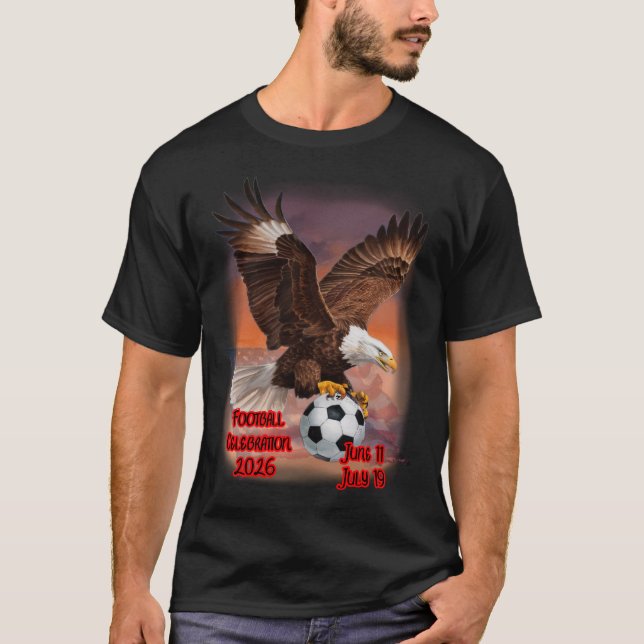 National Bald Eagle carrying the Soccer's ball on  T Shirt (Framsida)