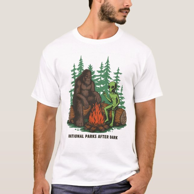 National Parks After Dark T-Shirt – Night Hiker, (Framsida)