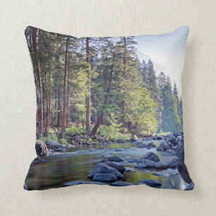 Nationalpark för Merced flod Yosemite på Kudde