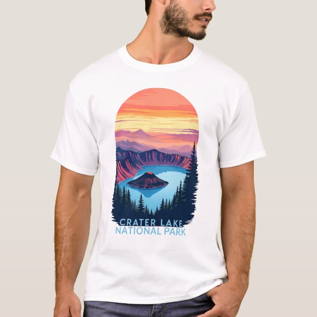 Nationalparken Crater Sjö - Retro Sunset Landscape T Shirt (Framsida)