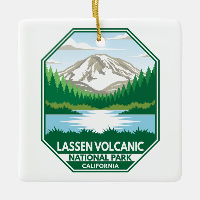 Nationalparken Lassen Volcanic Minimal Retro Emble Julgransprydnad Keramik (Framsida)