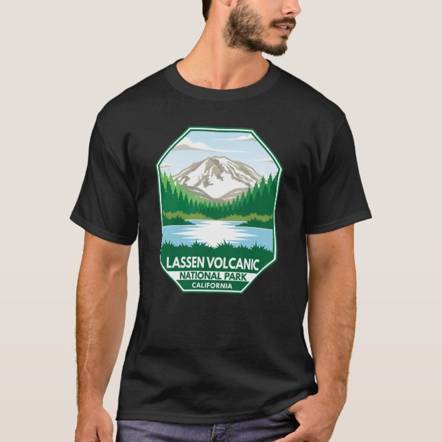 Nationalparken Lassen Volcanic Minimal Retro Emble T Shirt (Framsida)