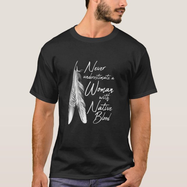 Native American A-kvinna med Native Blod American T Shirt (Framsida)