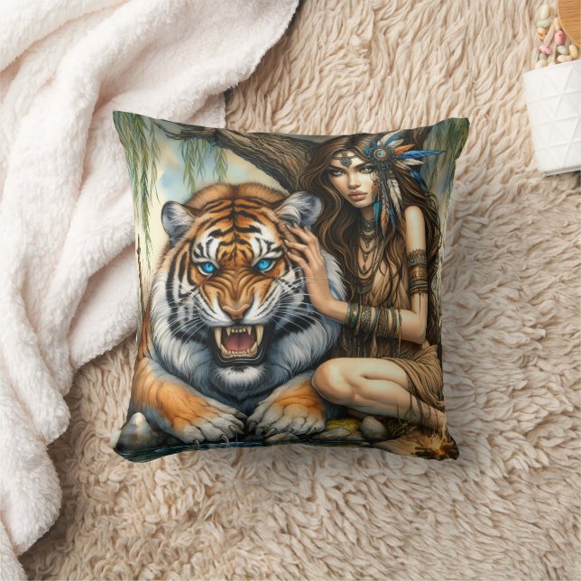 Native American Woman Cares for Tiger av Vatten Kudde (Filt)