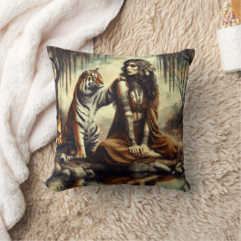 Native American Woman Sitta av Tiger i Nature Kudde