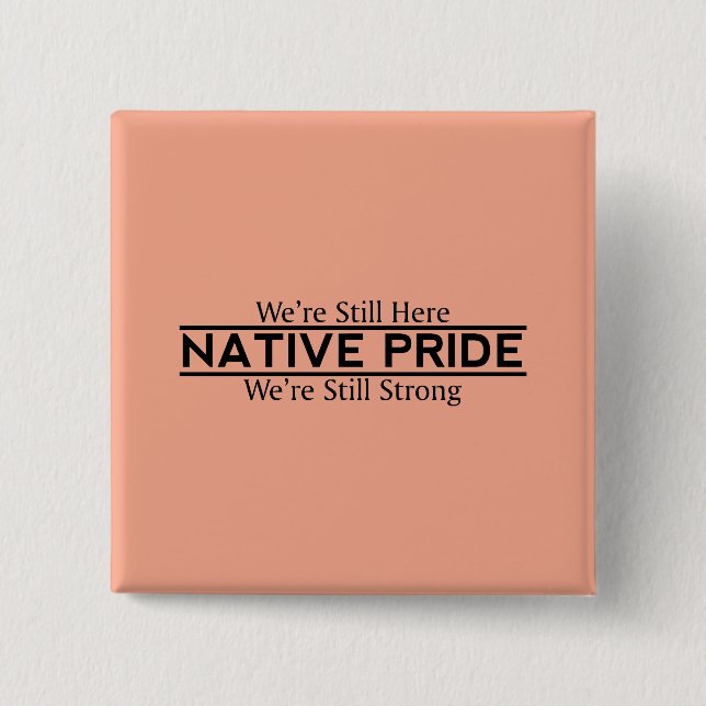 Native Pride Fortfarande Här Fortfarande Starka Kn Knapp (Framsida)