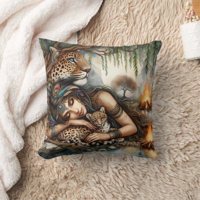 "Native Woman with Tiger Unge by River" Kudde (Filt)