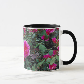 Nätt rosa ros på busken mugg