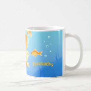 Nätt sjöjungfru med guldfisk under vatten kaffemugg