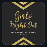 Natt ut i Modern Faux Guld Chevron Girls Fyrkantigt Klistermärke<br><div class="desc">Den här elegantens kvadratiska dekal har en chic geometrisk schevron och ord "Girls's'Natt Out" i faux guld mot en svart bakgrund. Det är underbart för en bachelorettfest firande. Kolla in matchande inbjudningar och objekt här http://www.zazzle.com/collections/modern_faux_gold_chevron_celebration_collection-119531050277382712?rf=238364477188679314 Anpassa den med informationen genom att ersätta platshållartexten. Om du vill ha fler alternativ klickar...</div>