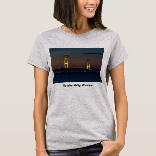 Natt vid Mackinac Bridge T-Shirt (Framsida)