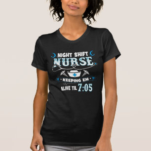 Nattbytessjuksköterska som håller em Alive til 7 T Shirt