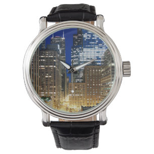 Natten beskådar av cityscape av Chicago Armbandsur