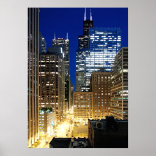 Natten beskådar av cityscape av Chicago Poster