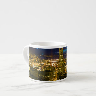 Natten beskådar av San Francisco. Espressomugg