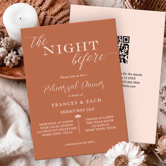 Natten före QR-kodens repetitionsmiddag Inbjudningar (Modern rehearsal dinner invitation with a scripted text image "The Night Before")