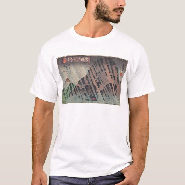 Natten regnar på Oyama, c.1830 T Shirt (Framsida)