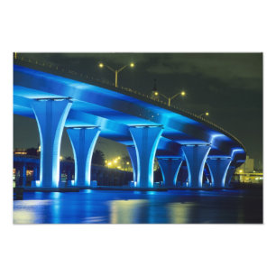 Nattlig bro vid Port of Miami, Florida Fototryck