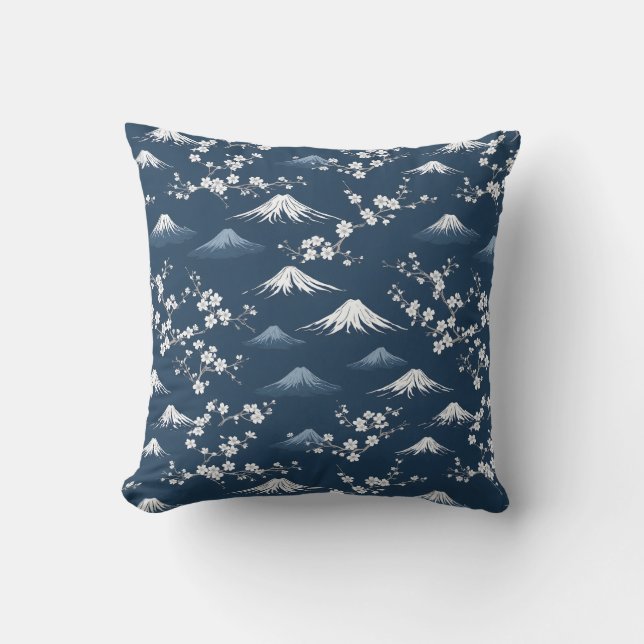 Nattlig scen med Mount Fuji och körsbärsblom Kudde (Framsida)